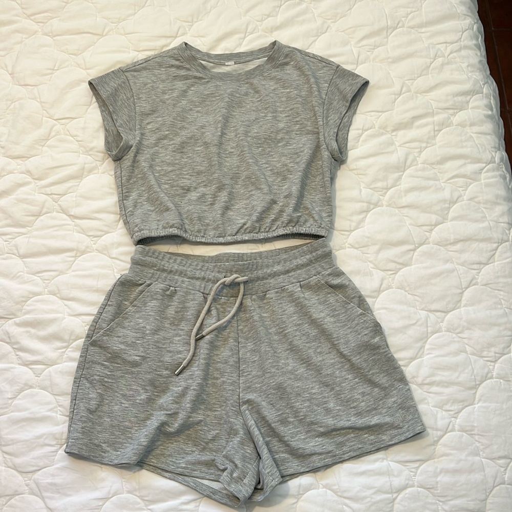 Alo Yoga cropped top and shorts set in Heather Grey